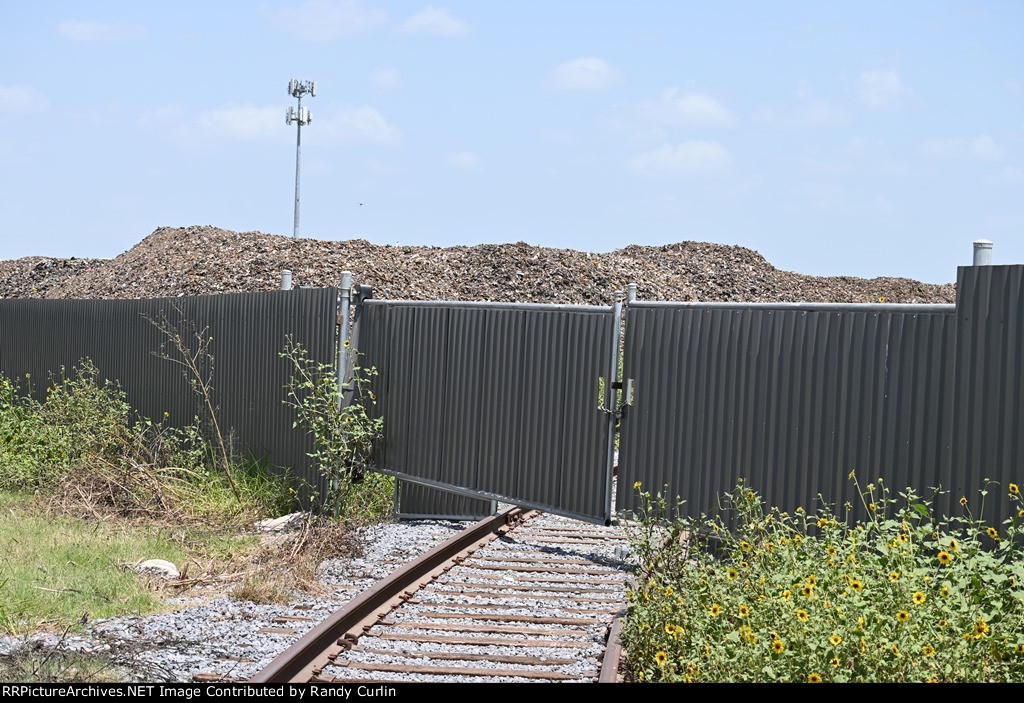 Scrap yard gate